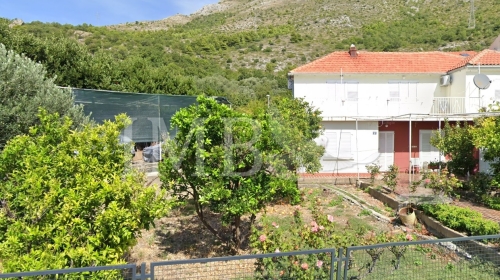 House approx. 250 m2 | Plot approx. 644 m2 | 2 floors | Sea view Proximity to content | Dubrovnik area